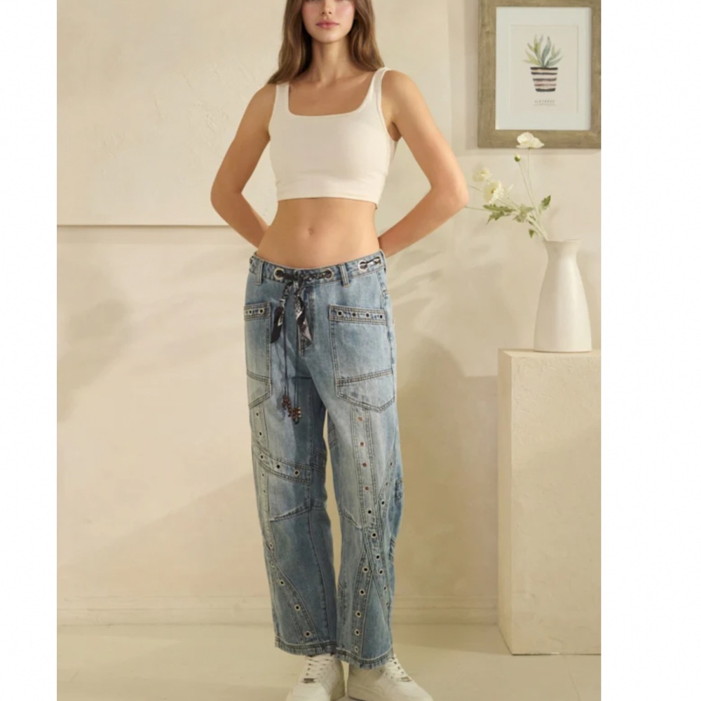 Oli & Hali Light Wash Embellished Cropped Jeans - Picture 4 of 10